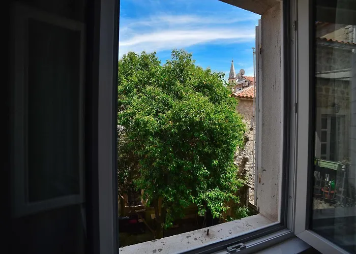 Old Town 5 Apartment